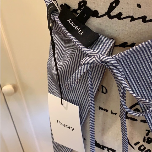 Theory ONDREA R  soft seersucker blouse size Lg - Picture 6 of 6